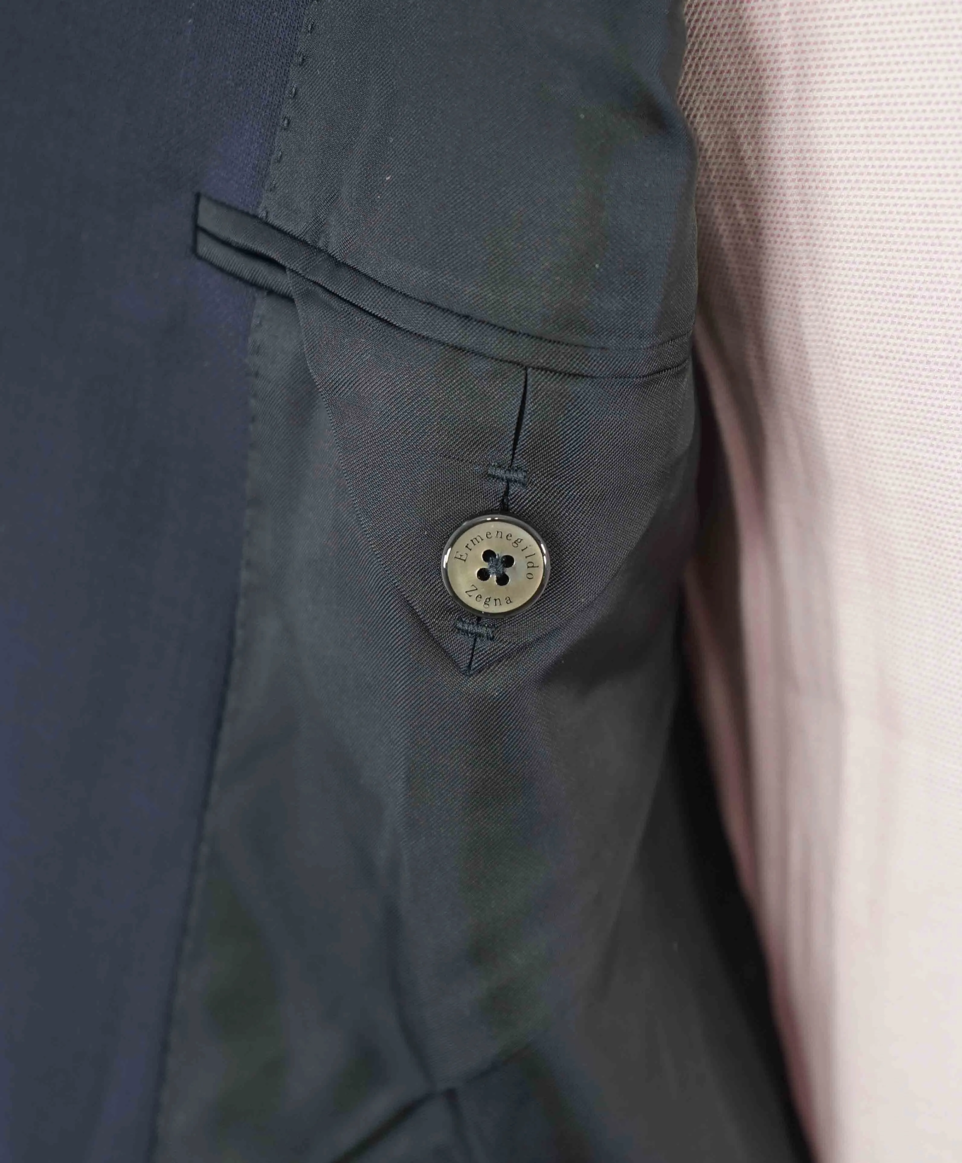 $3,290 ERMENEGILDO ZEGNA-“HIGH PERFORMANCE PACKAWAY” Navy Blazer- 42S