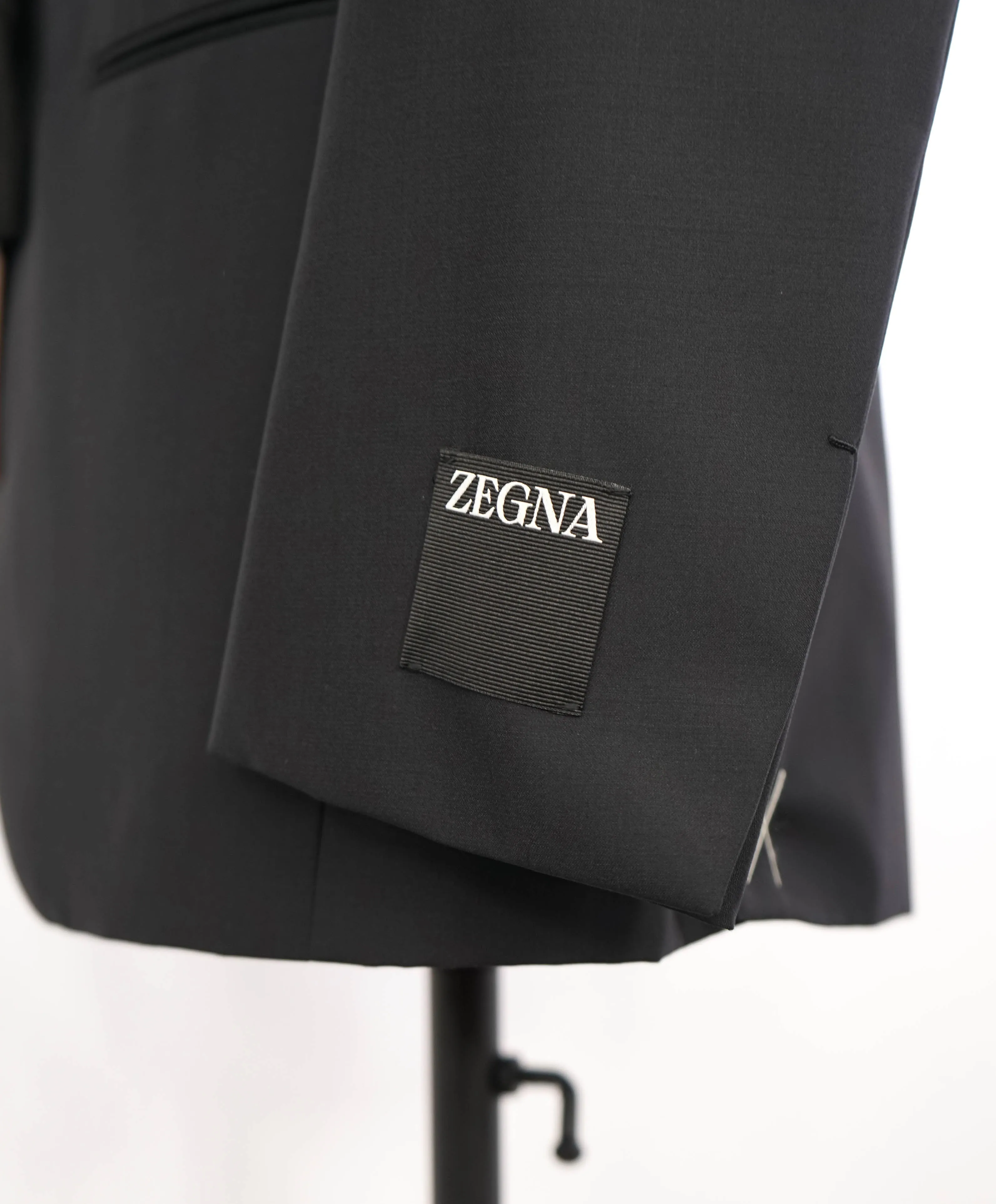 $3,295 ERMENEGILDO ZEGNA- "TROFEO 600" Tuxedo Dinner Jacket Blazer- 38R