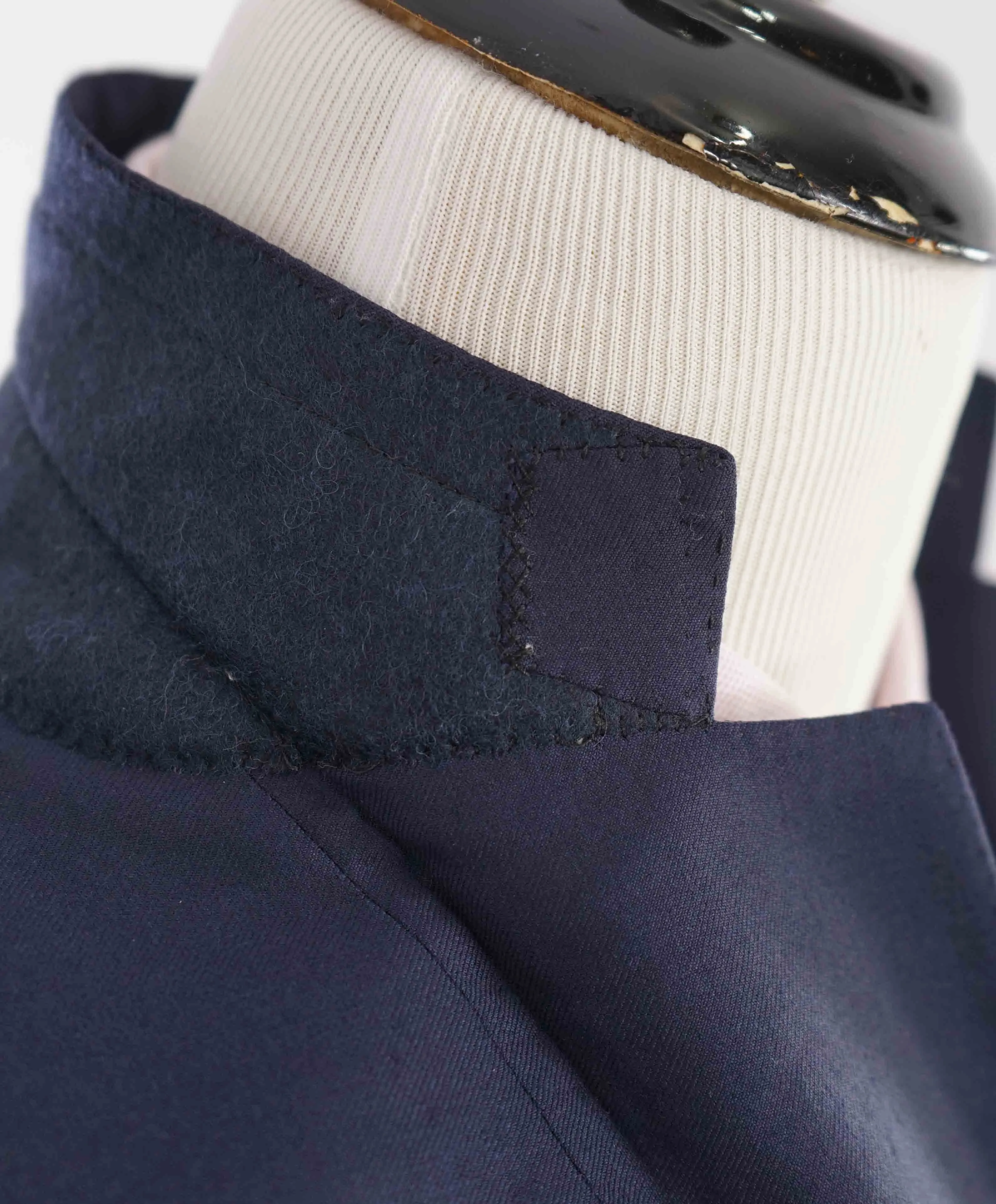 $4,800 BRIONI - NAVY 2-Button *CLOSET STAPLE* Hand Made Italy Blazer- 40S US