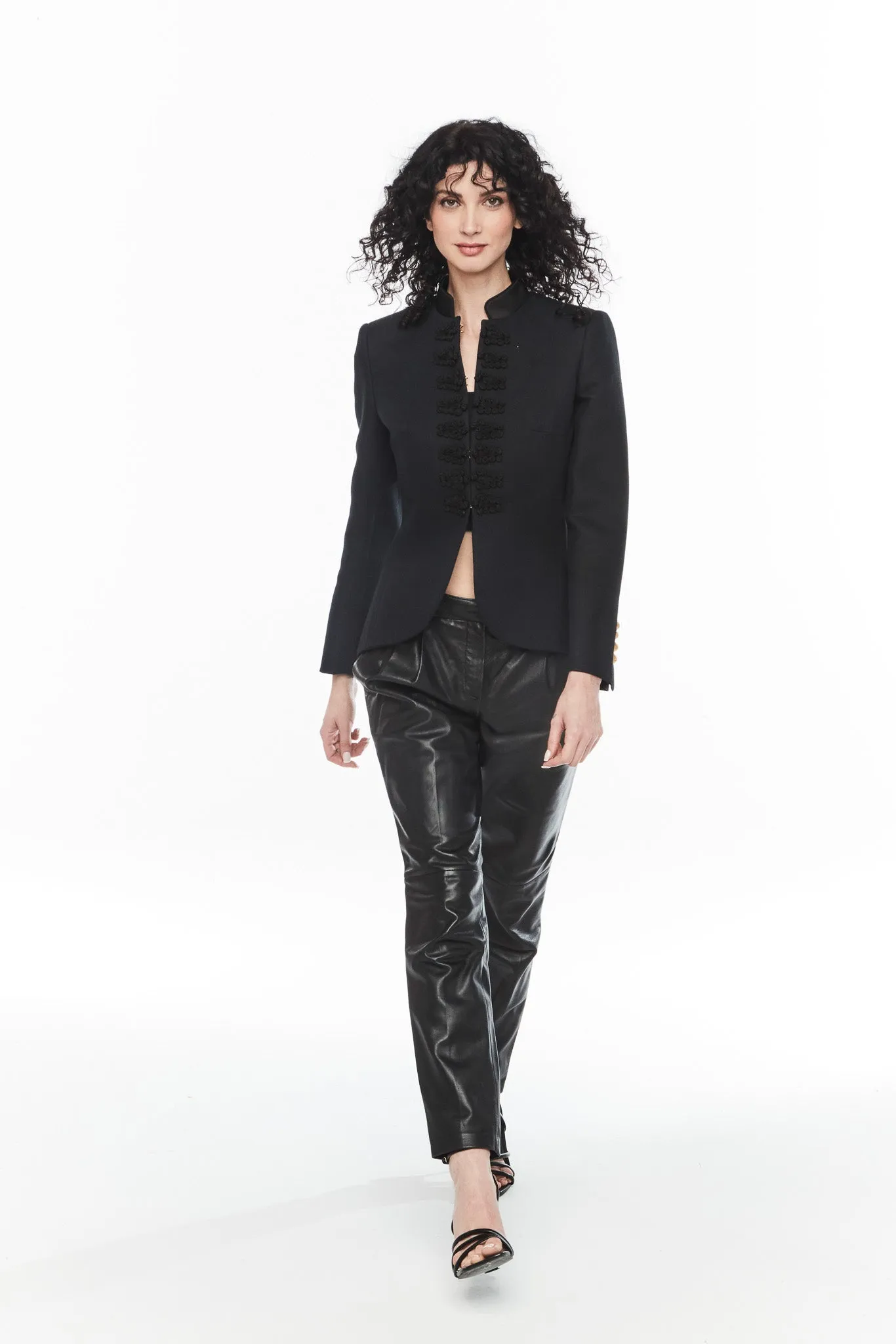 BLAZER ENTALLADA BORDADO JASPER
