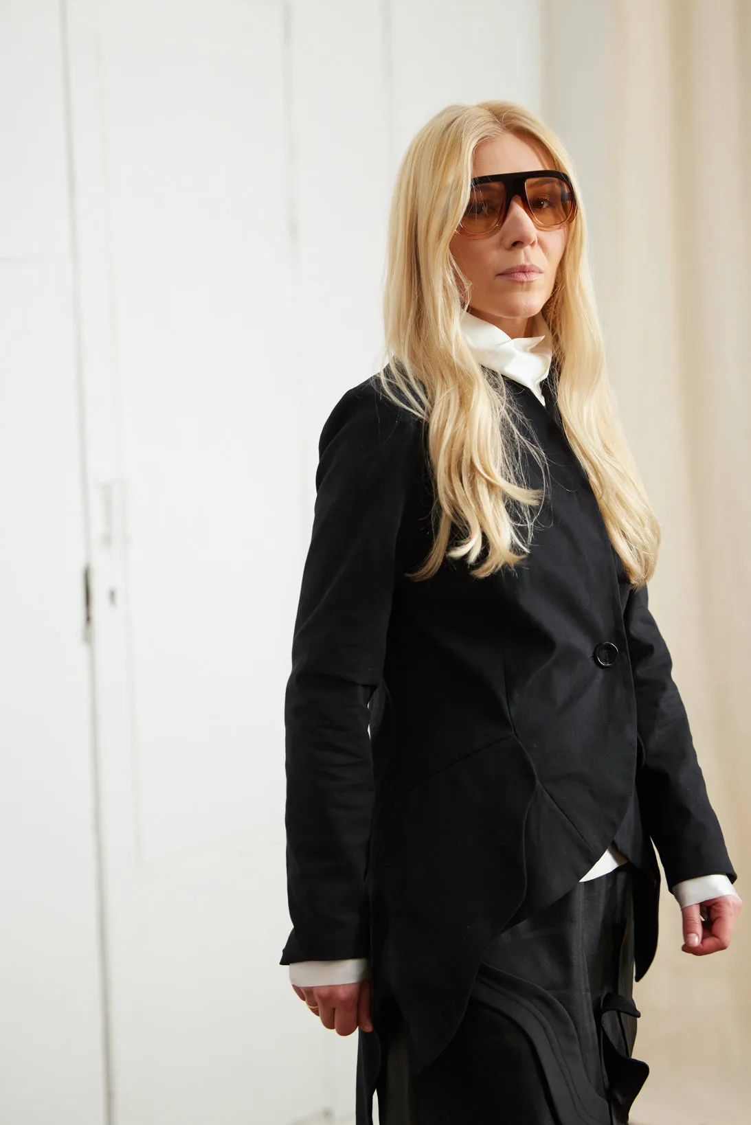 Elegant Blazer With Curved Hem Black