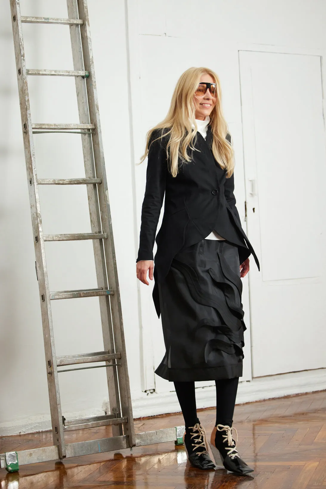 Elegant Blazer With Curved Hem Black