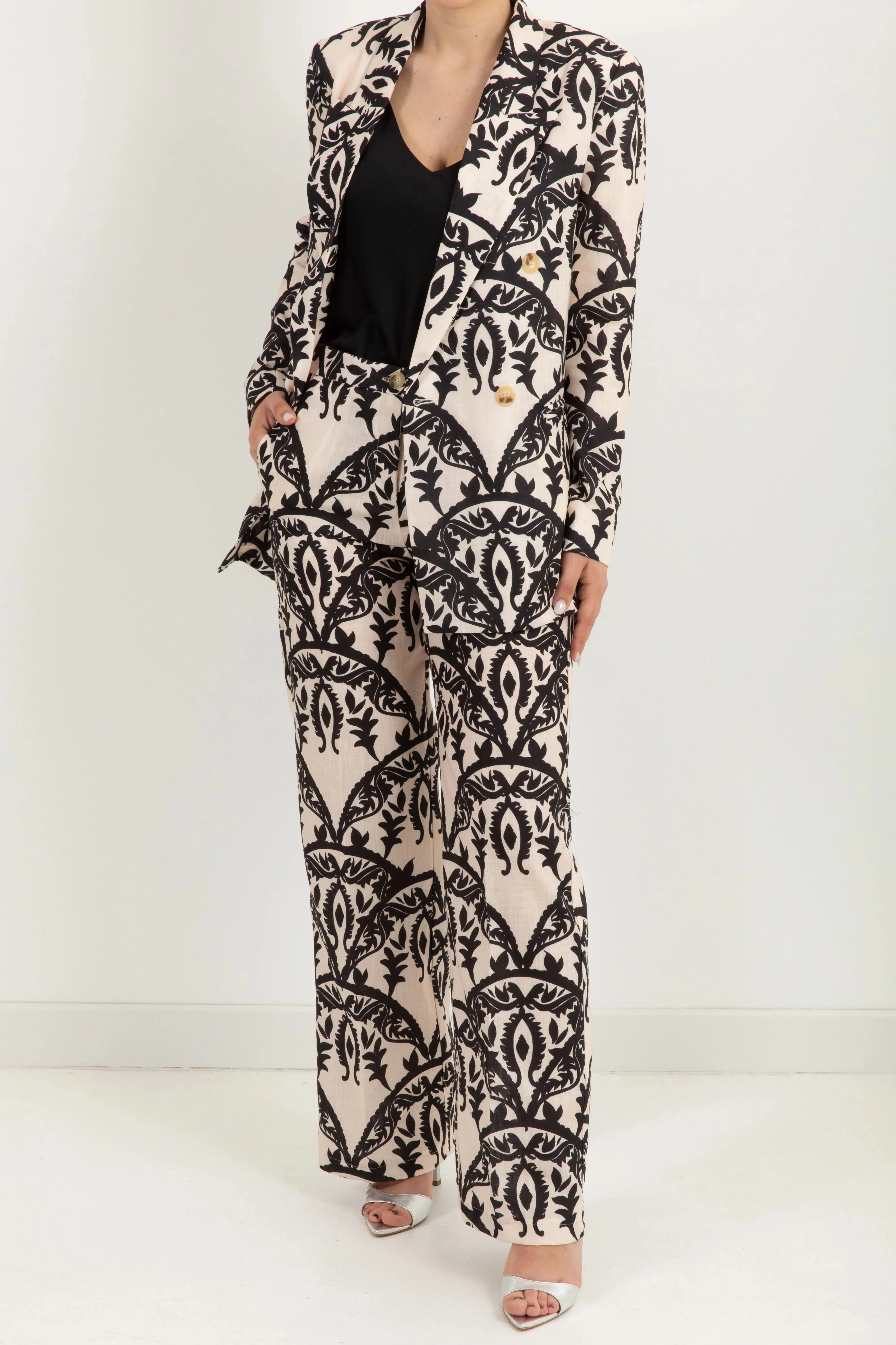 Linen beige Blazer with black design