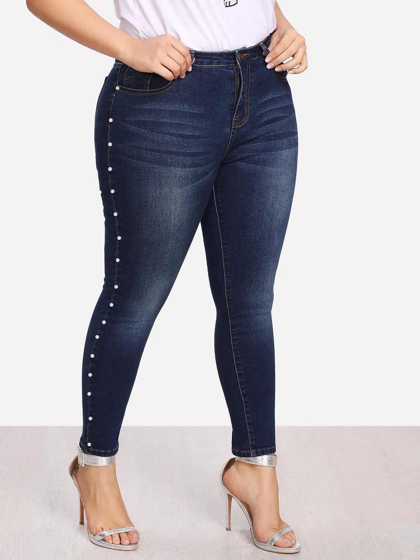 SHEIN Plus Pearl Detail Bleach Wash Jeans