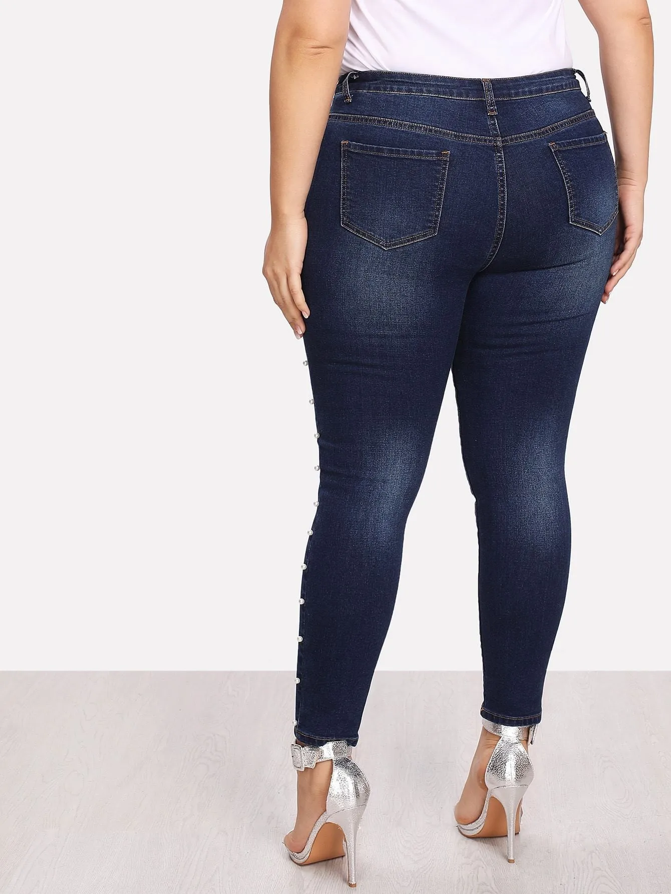 SHEIN Plus Pearl Detail Bleach Wash Jeans