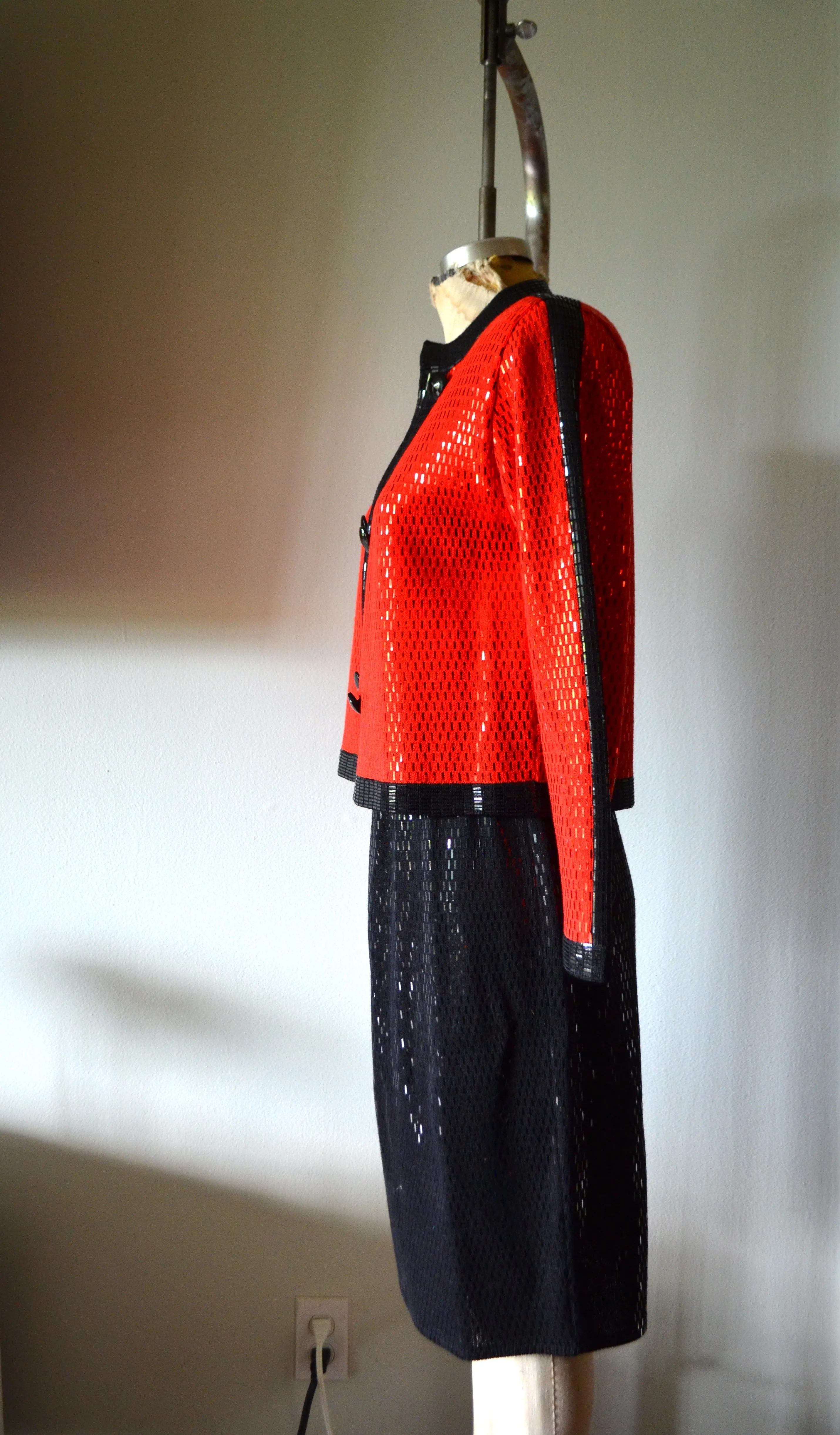 ST. JOHN Evening Paillettes Sequined Knit Suit Jacket black and red