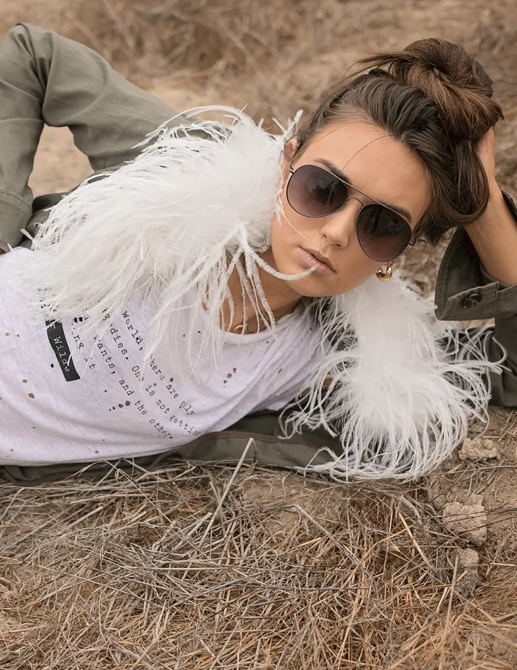 Victoire - Small Feather Collar in Snow