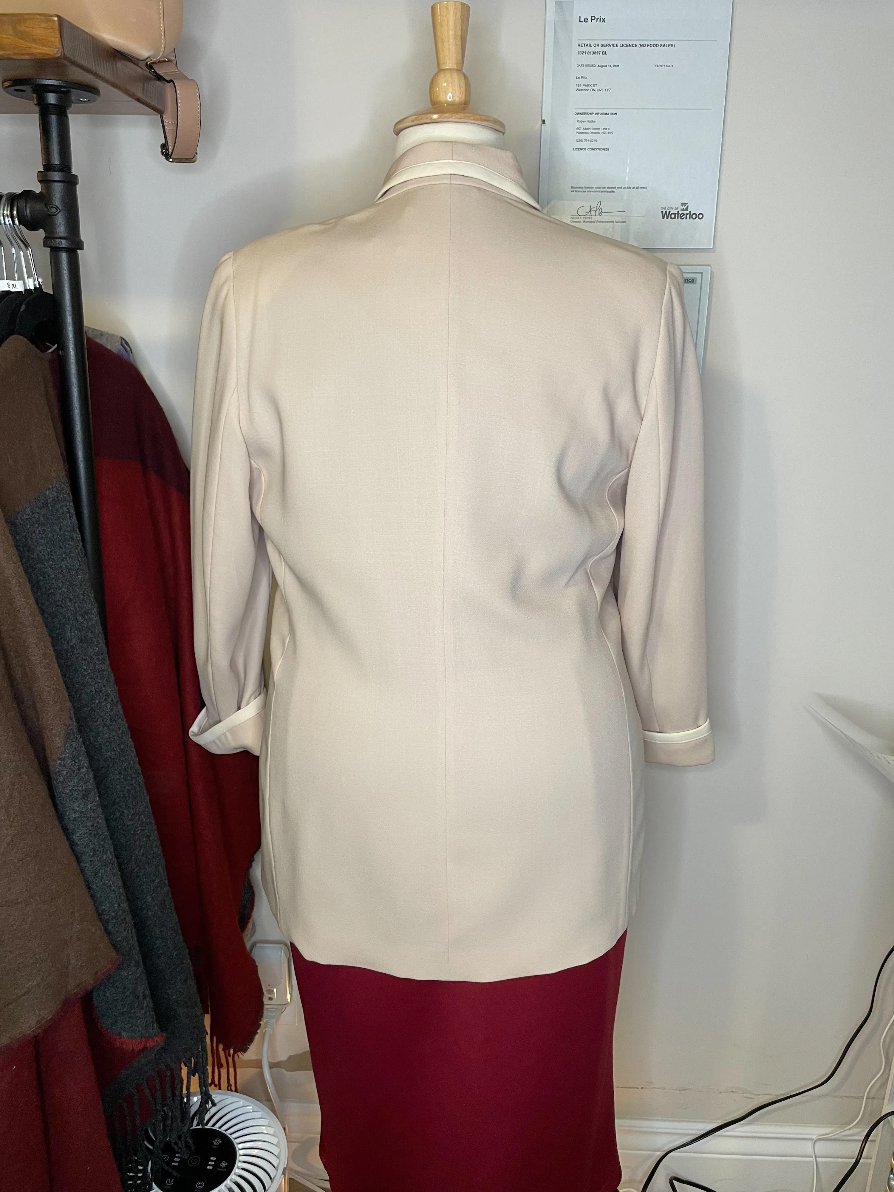 Vintage Peter Nygard 100% Wool Long Beige Blazer  - Size 16