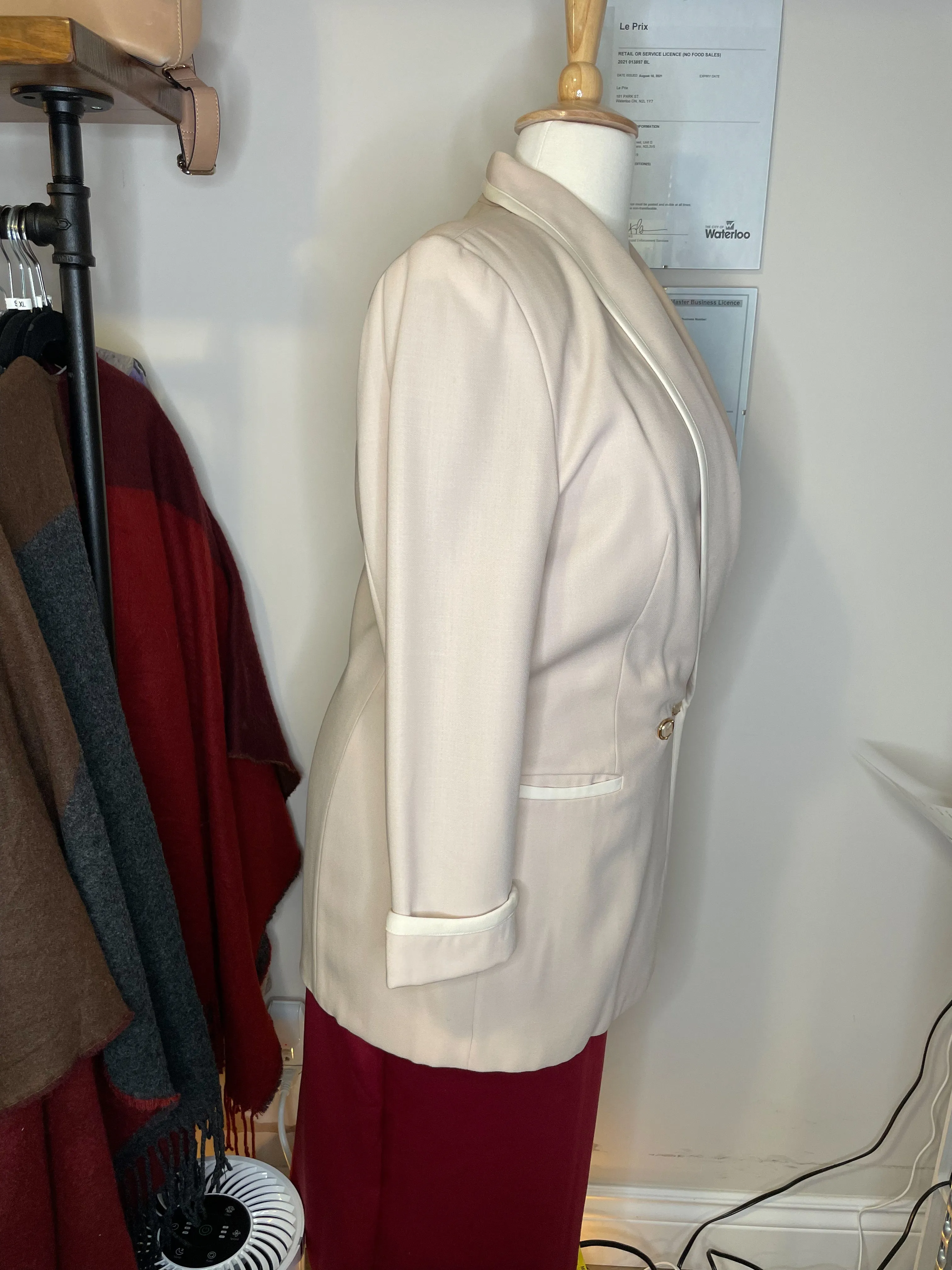 Vintage Peter Nygard 100% Wool Long Beige Blazer  - Size 16
