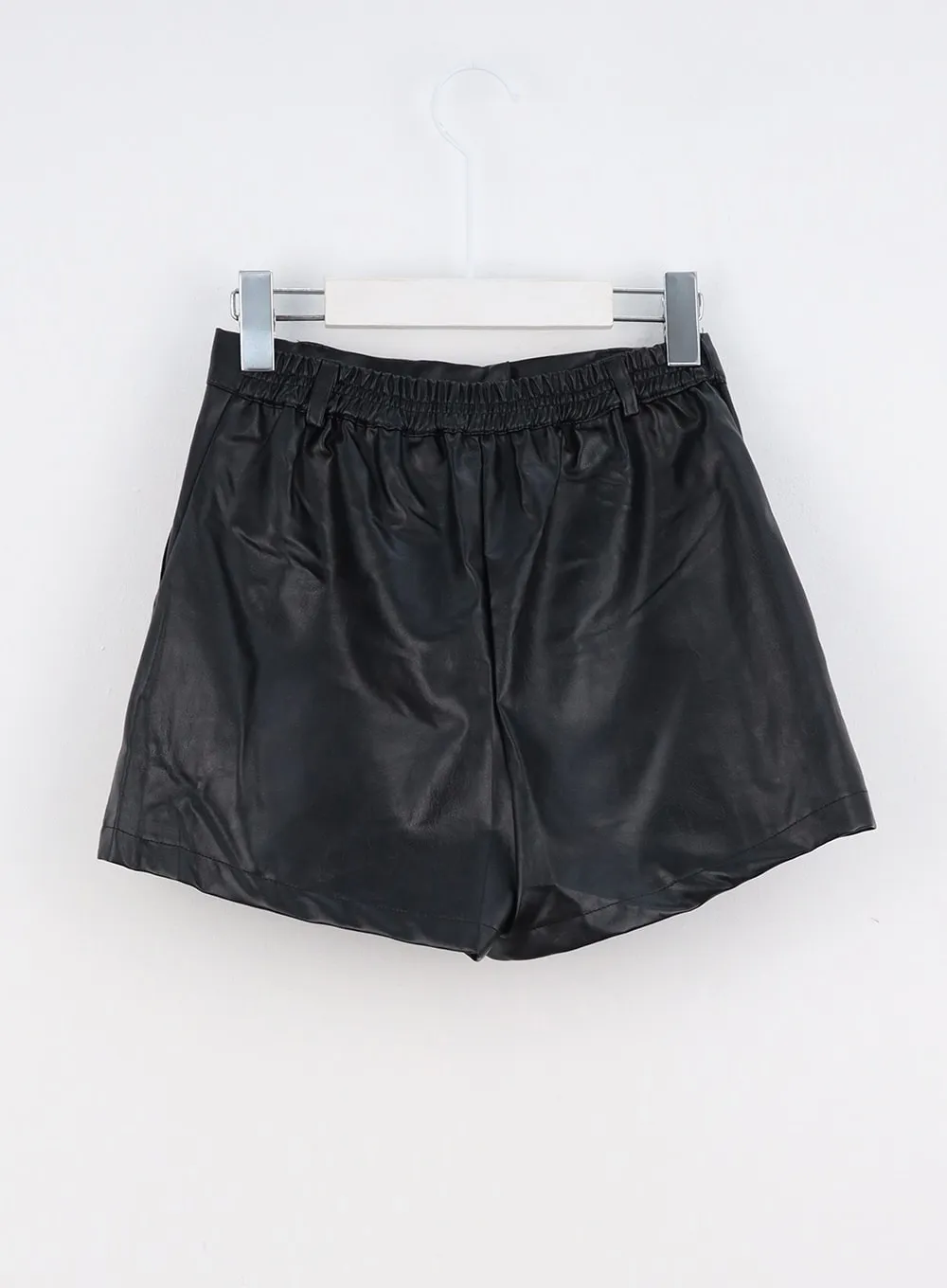Wrinkled Faux Leather Shorts IO317